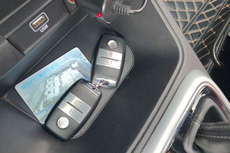 Used Kia kx1 Stonic 2019 1.4L Automatic Fun Edition China VI Interior 1