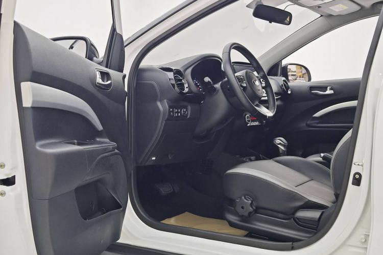 Used Kia kx1 Stonic 2019 1.4L Automatic Fun Edition China VI Interior 12