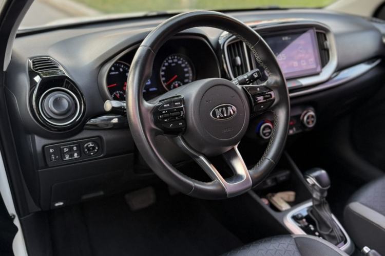 Used Kia kx1 Stonic 2019 1.4L Automatic Fun Edition China VI Interior 2