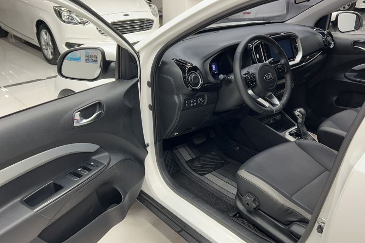 Used Kia kx1 Stonic 2019 1.4L Automatic Sport Edition China VI Interior 2