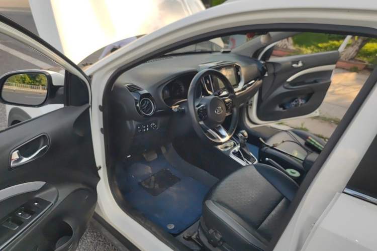 Used Kia kx1 Stonic 2019 1.4L Automatic Fun Edition China VI Interior 3