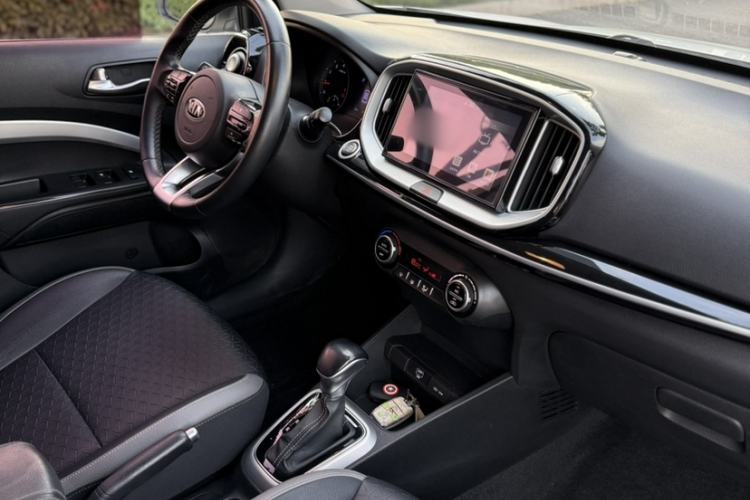 Used Kia kx1 Stonic 2019 1.4L Automatic Fun Edition China VI Interior 3