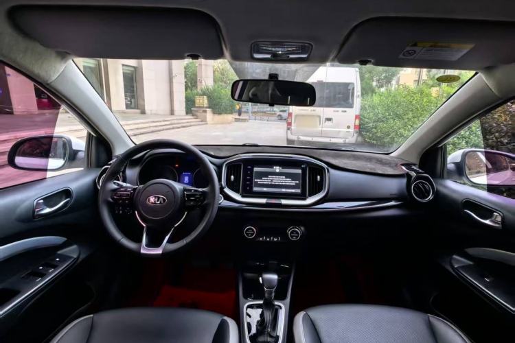 Used Kia kx1 Stonic 2019 1.4L Automatic Sport Edition China VI Interior 3