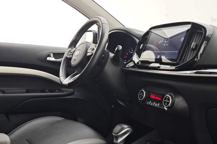 Used Kia kx1 Stonic 2019 1.4L Automatic Fun Edition China VI Interior 3