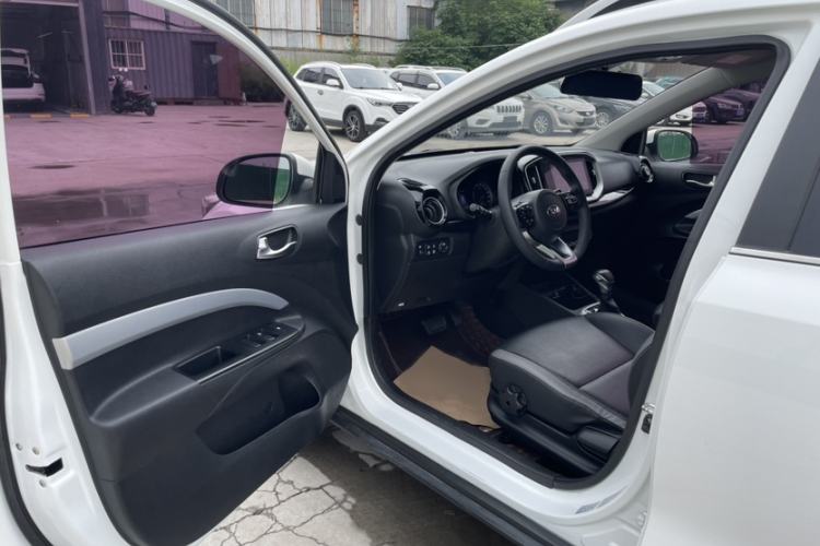 Used Kia kx1 Stonic 2019 1.4L Automatic Fun Edition China VI Interior 3