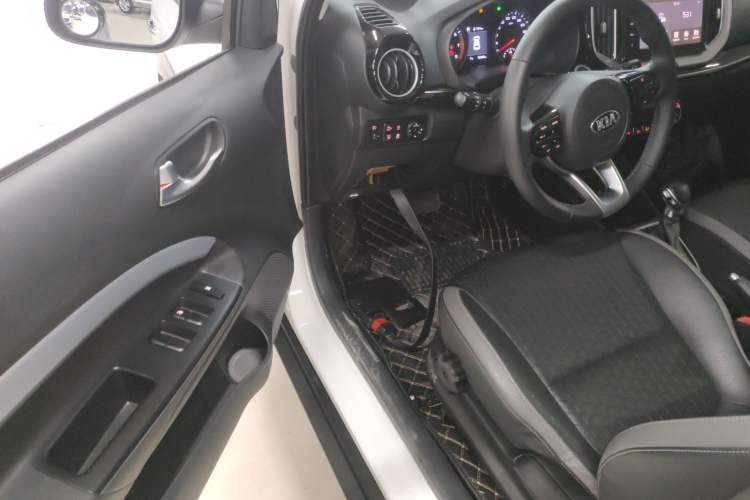 Used Kia kx1 Stonic 2019 1.4L Automatic Fun Edition China V Standard Interior 3