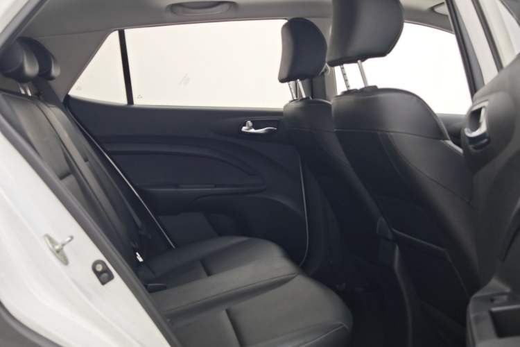 Used Kia kx1 Stonic 2019 1.4L Automatic Fun Edition China VI Interior 5