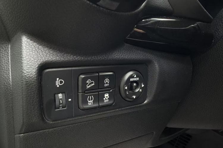 Used Kia kx1 Stonic 2019 1.4L Automatic Fun Edition China VI Interior 5