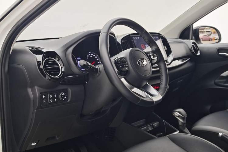Used Kia kx1 Stonic 2019 1.4L Automatic Fun Edition China VI Interior 9