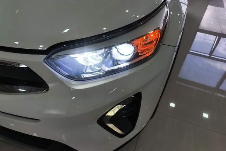 Used Kia kx1 Stonic 2019 1.4L Automatic Sport Edition China VI Left Front Headlight