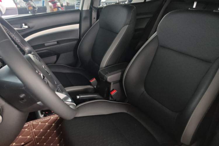 Used Kia kx1 Stonic 2019 1.4L Automatic Sport Edition China VI Left Front Seat
