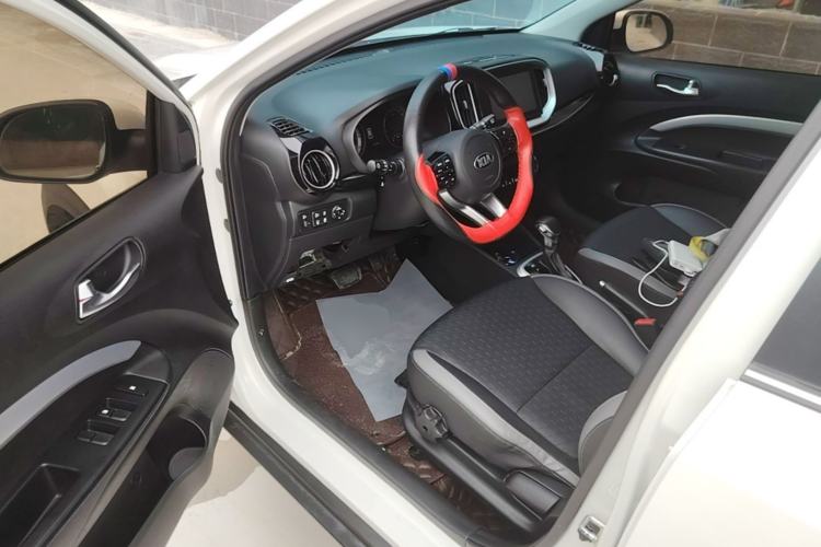 Used Kia kx1 Stonic 2019 1.4L Automatic Sport Edition China VI Left Front Seat