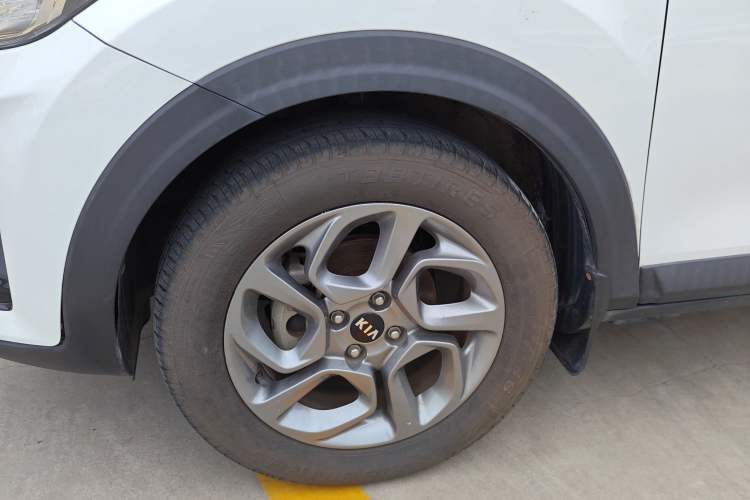 Used Kia kx1 Stonic 2019 1.4L Automatic Fun Edition China V Standard Left Front Wheel Hub