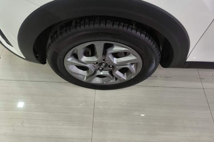 Used Kia kx1 Stonic 2019 1.4L Automatic Sport Edition China VI Left Front Wheel Hub