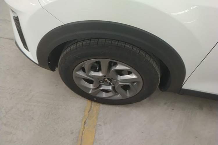 Used Kia kx1 Stonic 2019 1.4L Automatic Fun Edition China V Standard Left Front Wheel Hub