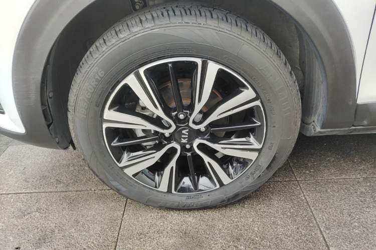 Used Kia kx1 Stonic 2019 1.4L Automatic Fun Edition China VI Left Front Wheel Hub