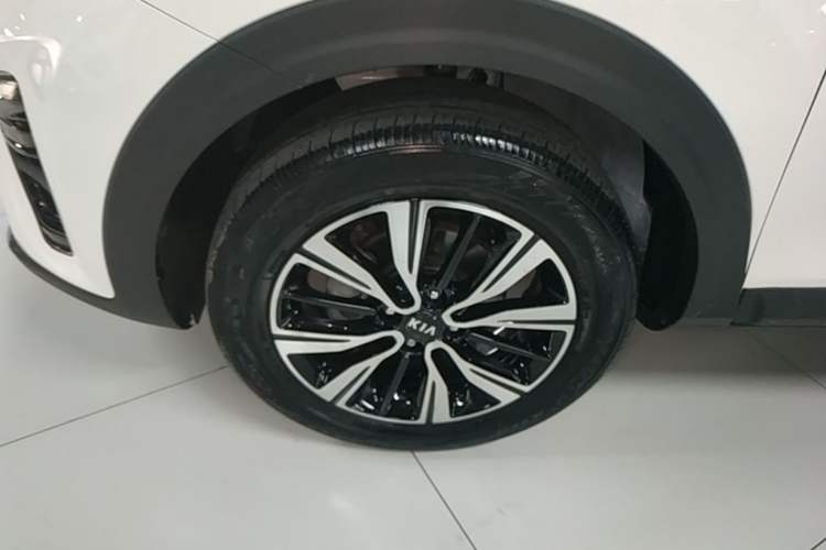 Used Kia kx1 Stonic 2019 1.4L Automatic Sport Edition China VI Left Front Wheel Hub