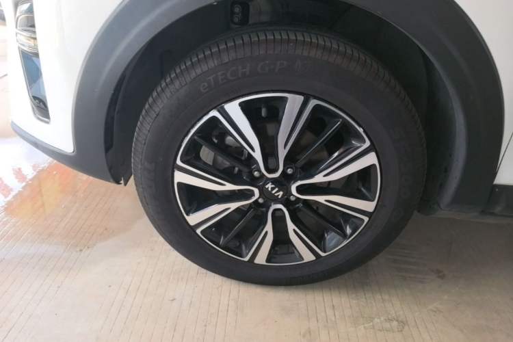 Used Kia kx1 Stonic 2019 1.4L Automatic Fun Edition China VI Left Front Wheel Hub