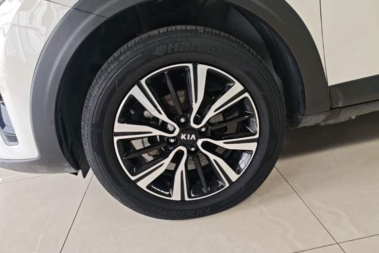 Used Kia kx1 Stonic 2019 1.4L Automatic Fun Edition China VI Left Front Wheel Hub