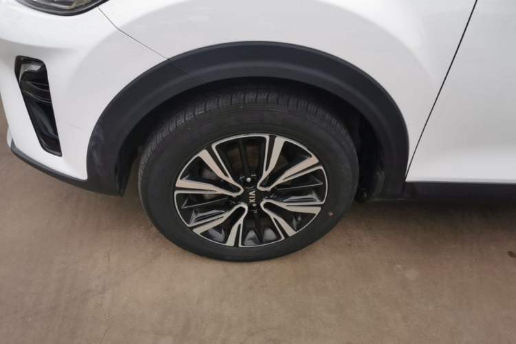Used Kia kx1 Stonic 2019 1.4L Automatic Fun Edition China VI Left Front Wheel Hub