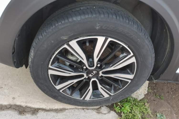 Used Kia kx1 Stonic 2019 1.4L Automatic Fun Edition China VI Left Front Wheel Hub
