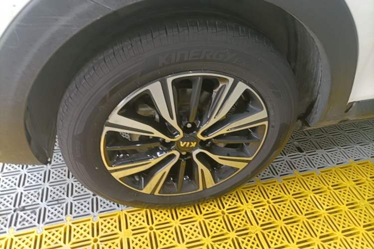 Used Kia kx1 Stonic 2019 1.4L Automatic Fun Edition China VI Left Front Wheel Hub