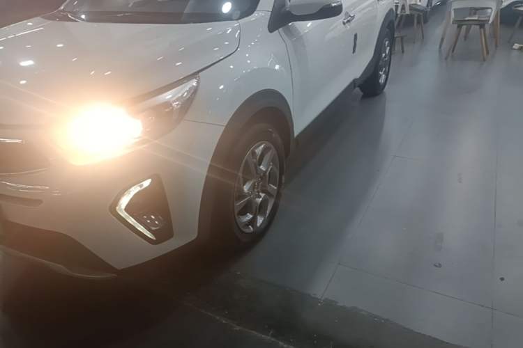 Used Kia kx1 Stonic 2019 1.4L Automatic Fun Edition China V Standard Left Front Wheel Hub