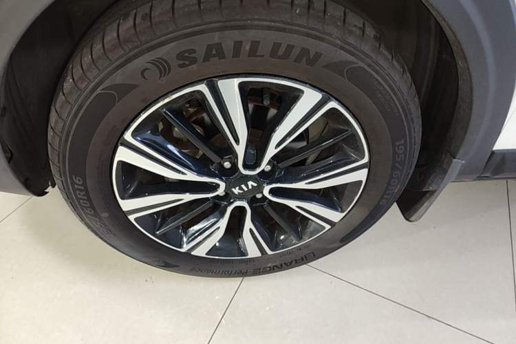 Used Kia kx1 Stonic 2019 1.4L Automatic Fun Edition China VI Left Front Wheel Hub