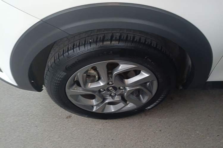 Used Kia kx1 Stonic 2019 1.4L Automatic Sport Edition China VI Left Front Wheel Hub