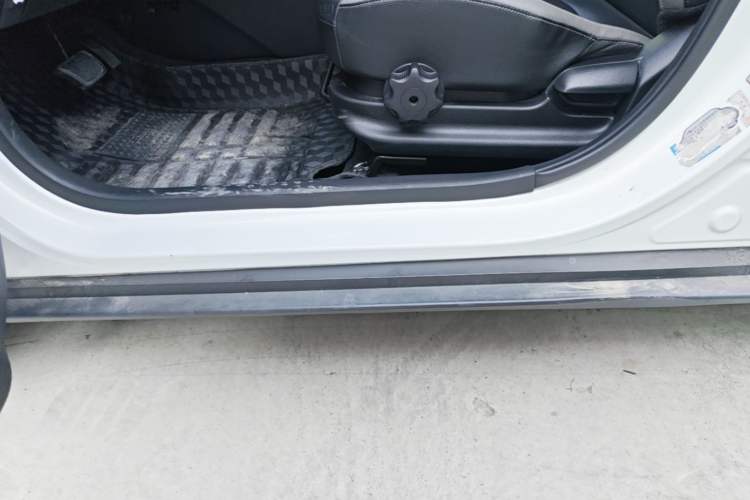 Used Kia kx1 Stonic 2019 1.4L Automatic Sport Edition China VI Left Side Sill