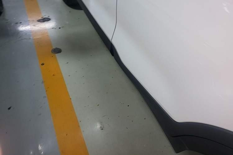 Used Kia kx1 Stonic 2019 1.4L Automatic Fun Edition China VI Left Side Sill