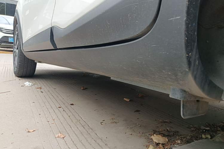 Used Kia kx1 Stonic 2019 1.4L Automatic Fun Edition China VI Left Side Sill