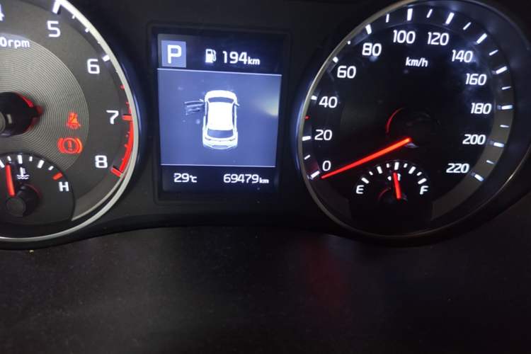 Used Kia kx1 Stonic 2019 1.4L Automatic Fun Edition China VI Odometer Close Up