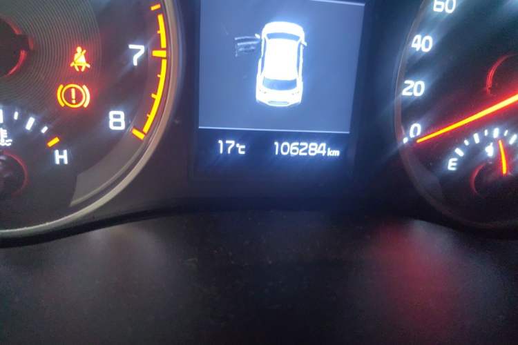 Used Kia kx1 Stonic 2019 1.4L Automatic Fun Edition China VI Odometer Close Up