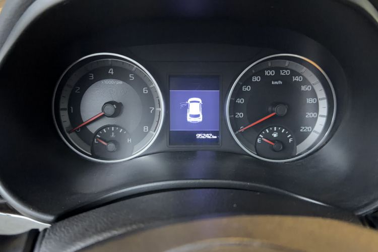 Used Kia kx1 Stonic 2019 1.4L Automatic Fun Edition China VI Odometer Close Up