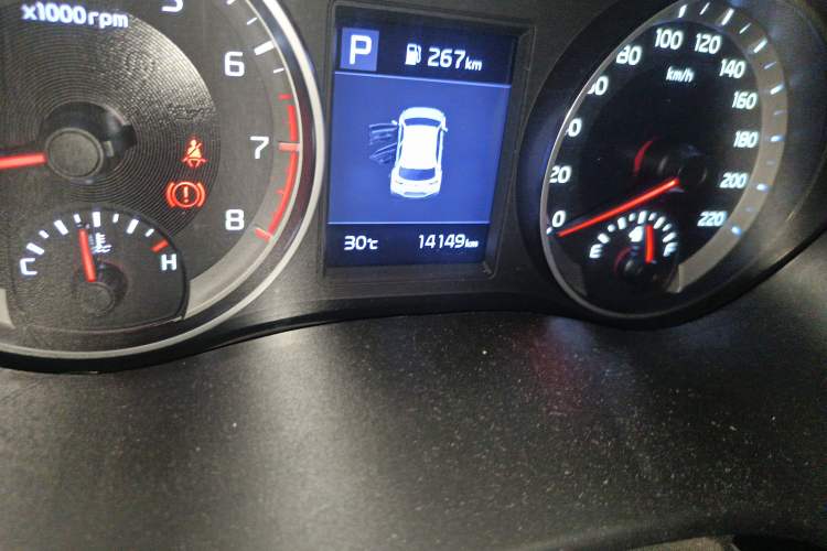 Used Kia kx1 Stonic 2019 1.4L Automatic Fun Edition China VI Odometer Close Up