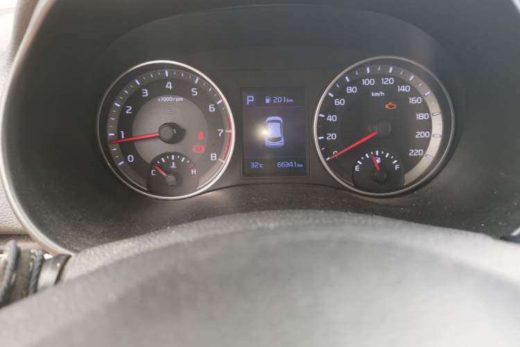 Used Kia kx1 Stonic 2019 1.4L Automatic Fun Edition China VI Odometer Close Up