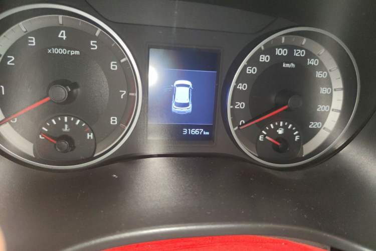 Used Kia kx1 Stonic 2019 1.4L Automatic Fun Edition China VI Odometer Close Up