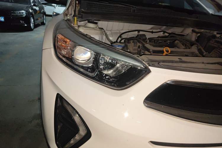 Used Kia kx1 Stonic 2019 1.4L Automatic Fun Edition China VI Right Front Headlight