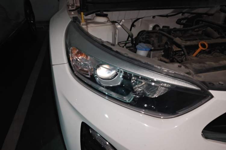 Used Kia kx1 Stonic 2019 1.4L Automatic Fun Edition China VI Right Front Headlight