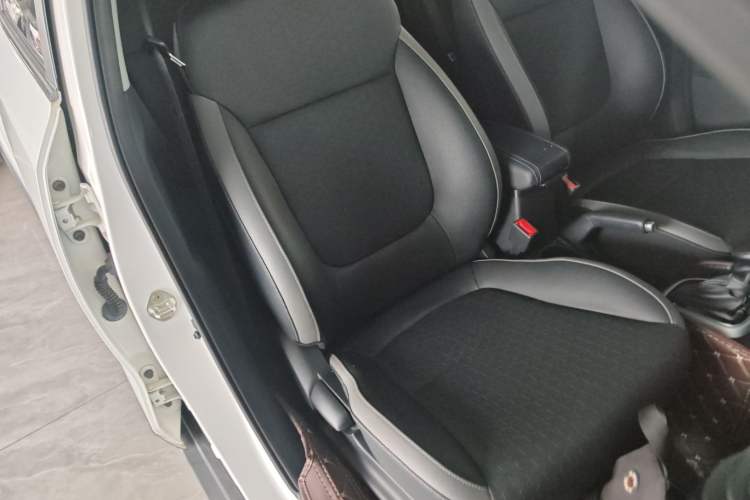 Used Kia kx1 Stonic 2019 1.4L Automatic Sport Edition China VI Right Front Seat