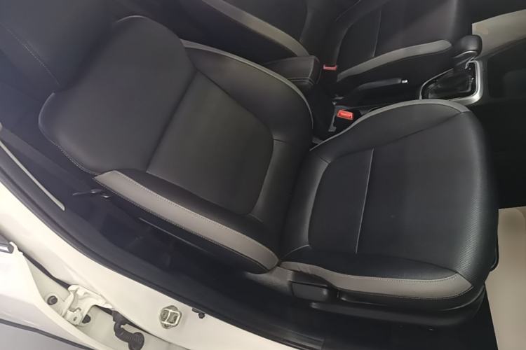 Used Kia kx1 Stonic 2019 1.4L Automatic Fun Edition China VI Right Front Seat