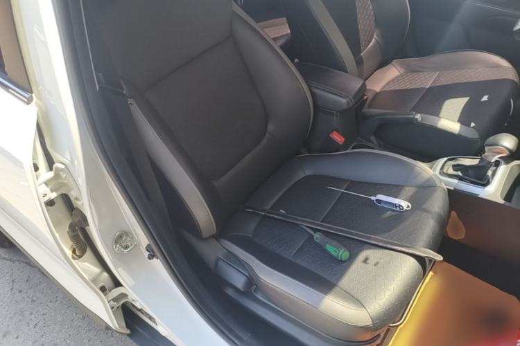 Used Kia kx1 Stonic 2019 1.4L Automatic Sport Edition China VI Right Front Seat