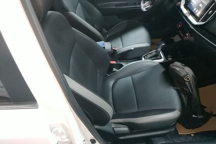Used Kia kx1 Stonic 2019 1.4L Automatic Sport Edition China VI Right Front Seat