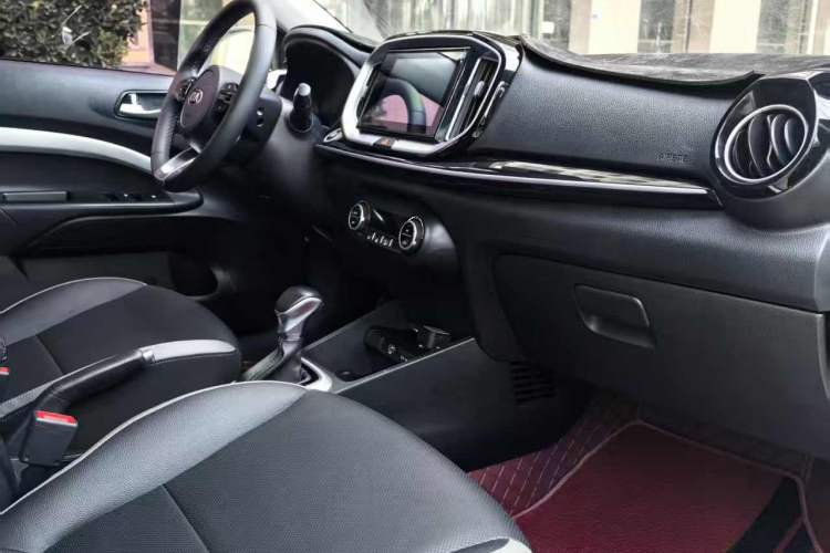 Used Kia kx1 Stonic 2019 1.4L Automatic Sport Edition China VI Right Front Seat