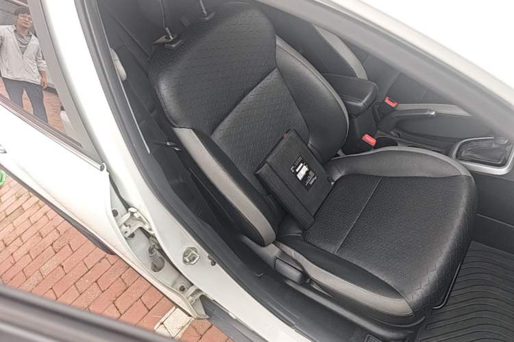 Used Kia kx1 Stonic 2019 1.4L Automatic Sport Edition China VI Right Front Seat