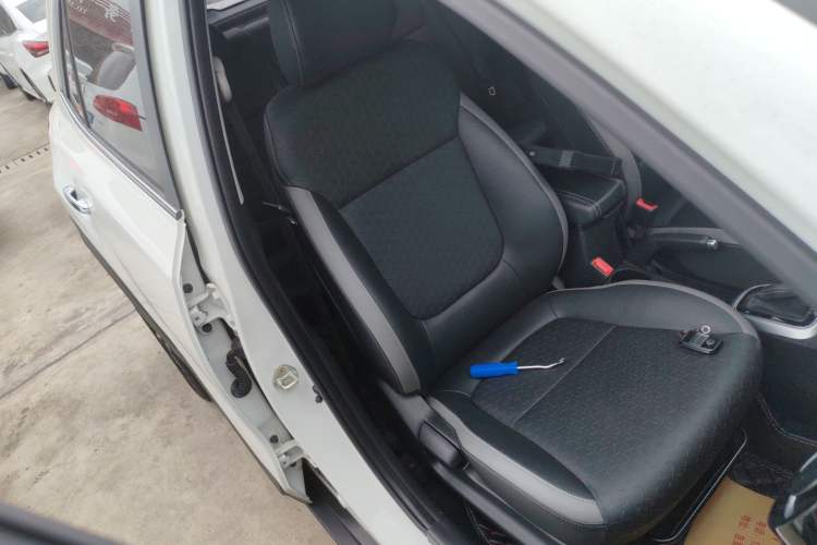 Used Kia kx1 Stonic 2019 1.4L Automatic Sport Edition China VI Right Front Seat