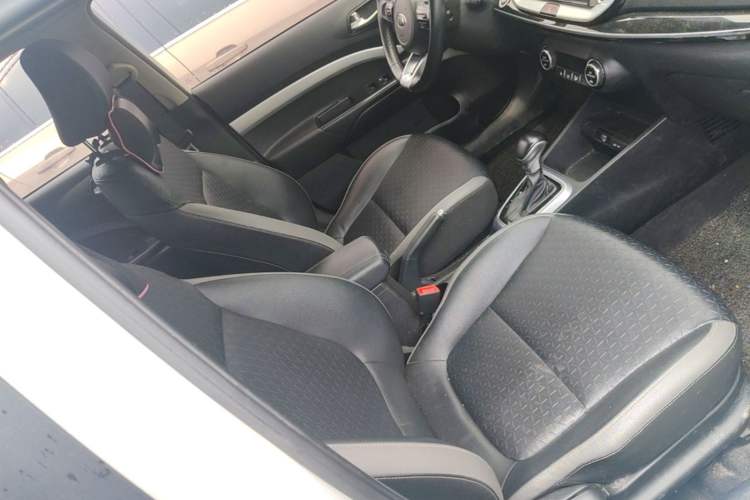 Used Kia kx1 Stonic 2019 1.4L Automatic Sport Edition China VI Right Front Seat