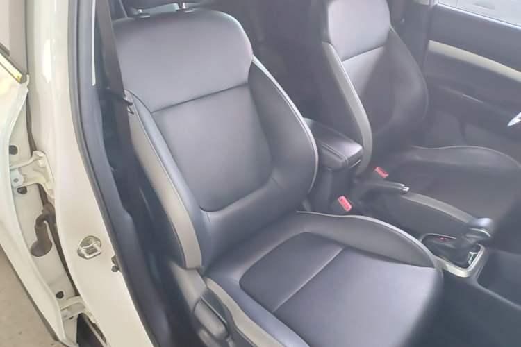 Used Kia kx1 Stonic 2019 1.4L Automatic Fun Edition China VI Right Front Seat