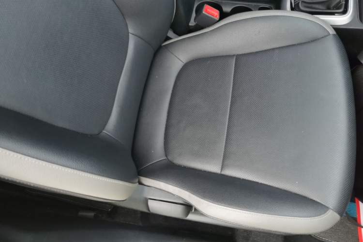 Used Kia kx1 Stonic 2019 1.4L Automatic Fun Edition China VI Right Front Seat